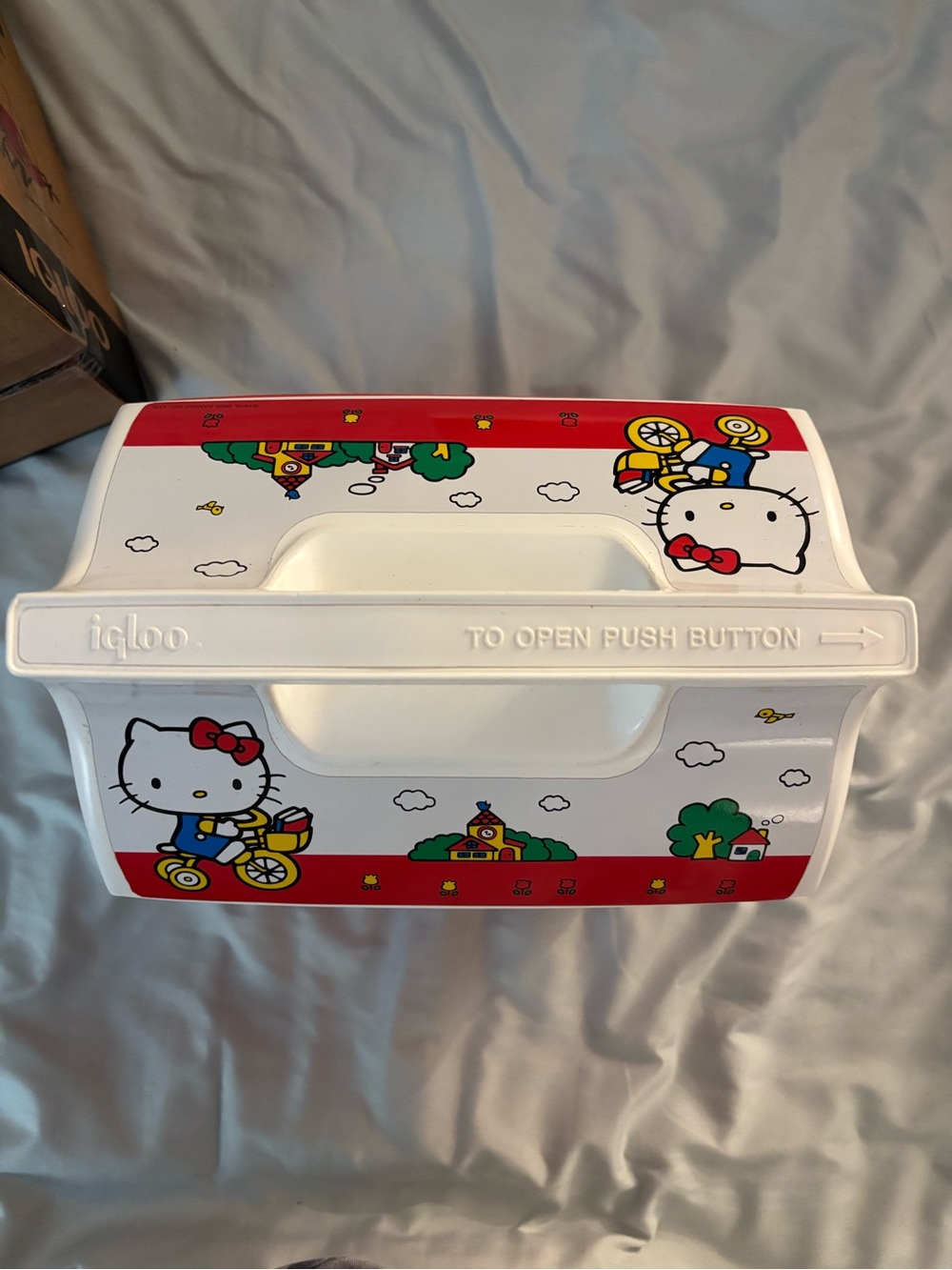 Igloo Hello Kitty Playmate Mini Cooler Special Edition 4 Qt Red White Sanro Box - Picture 6 of 12